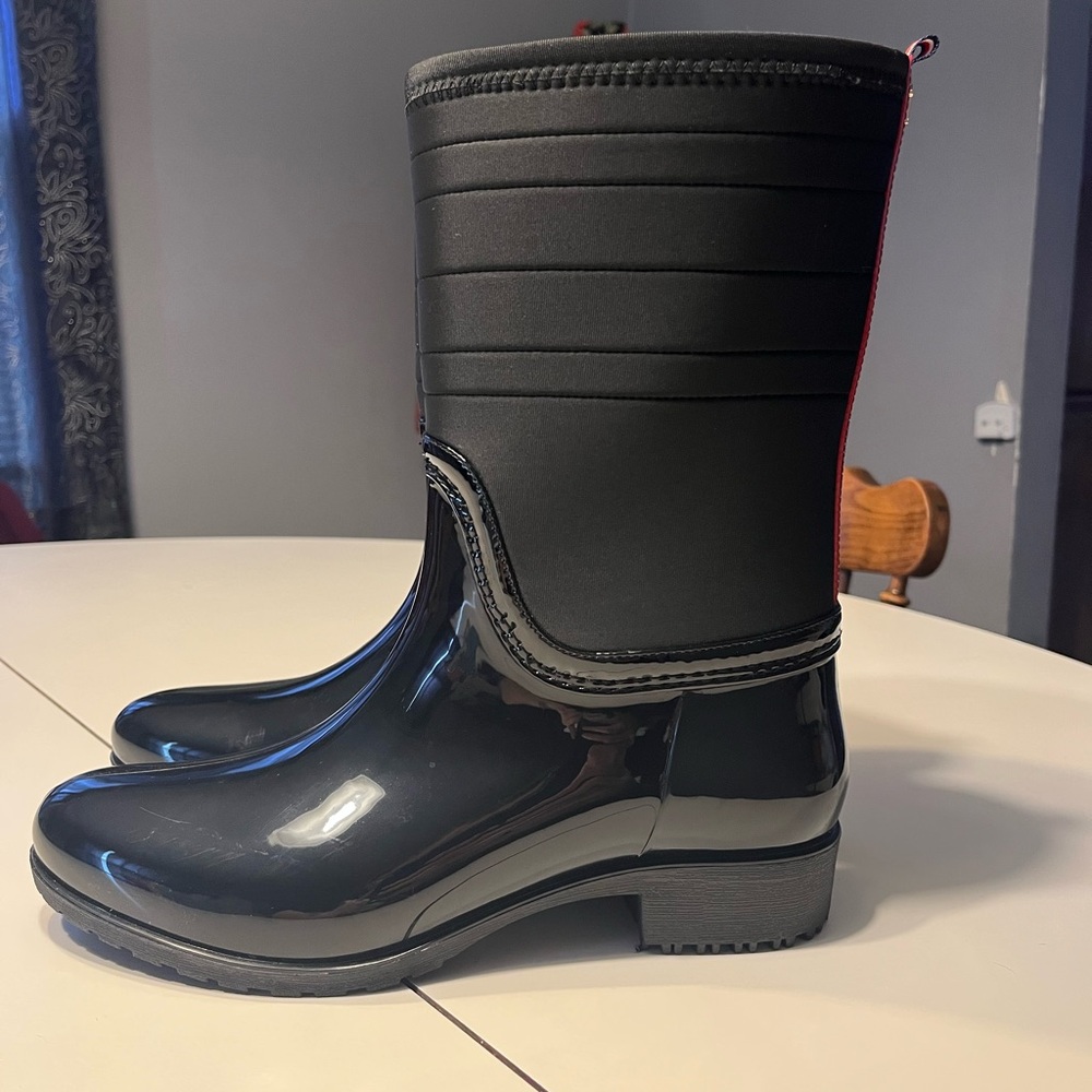 Tommy Hilfiger women’s size 10 black rain boots